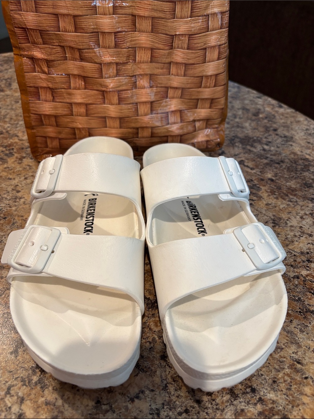 Like new!!!Birkenstock Arizona Women’s White Two-Strap EVA Slide Sandals